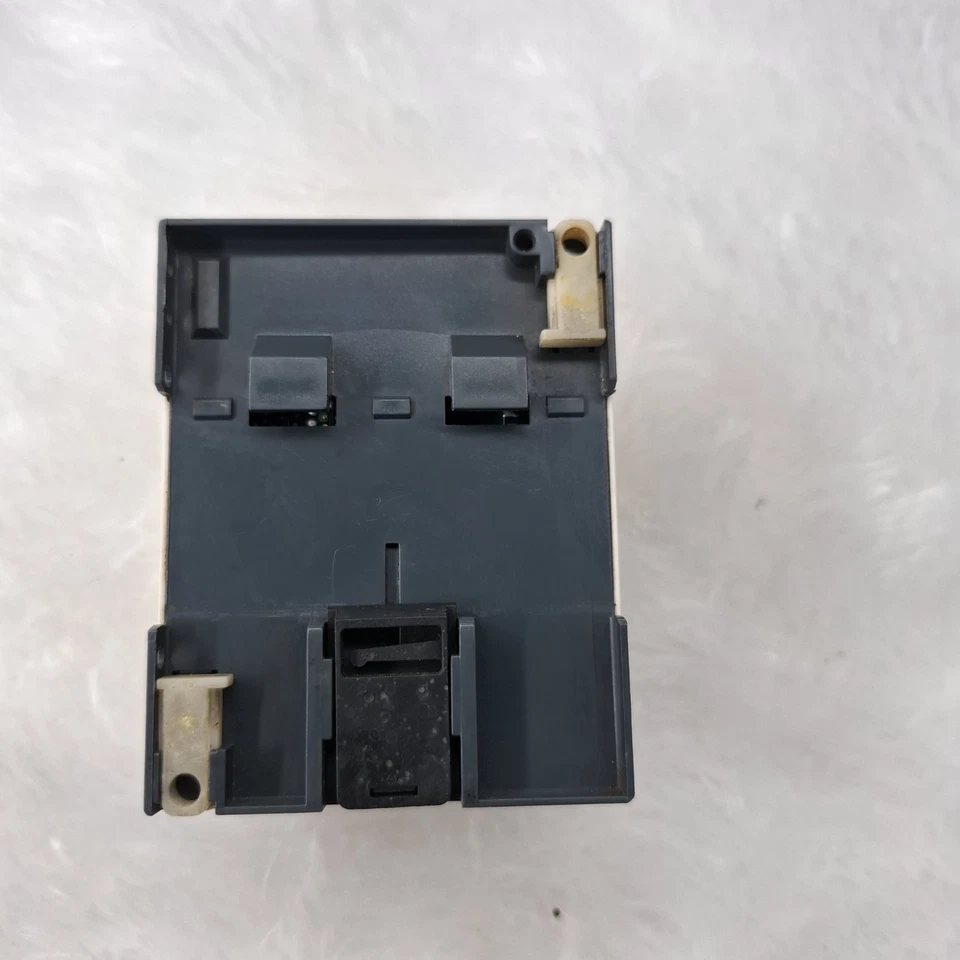 Schneider Electric Zelio SR2 B121BD Compact Smart Relay 24VDc SR2B121BD